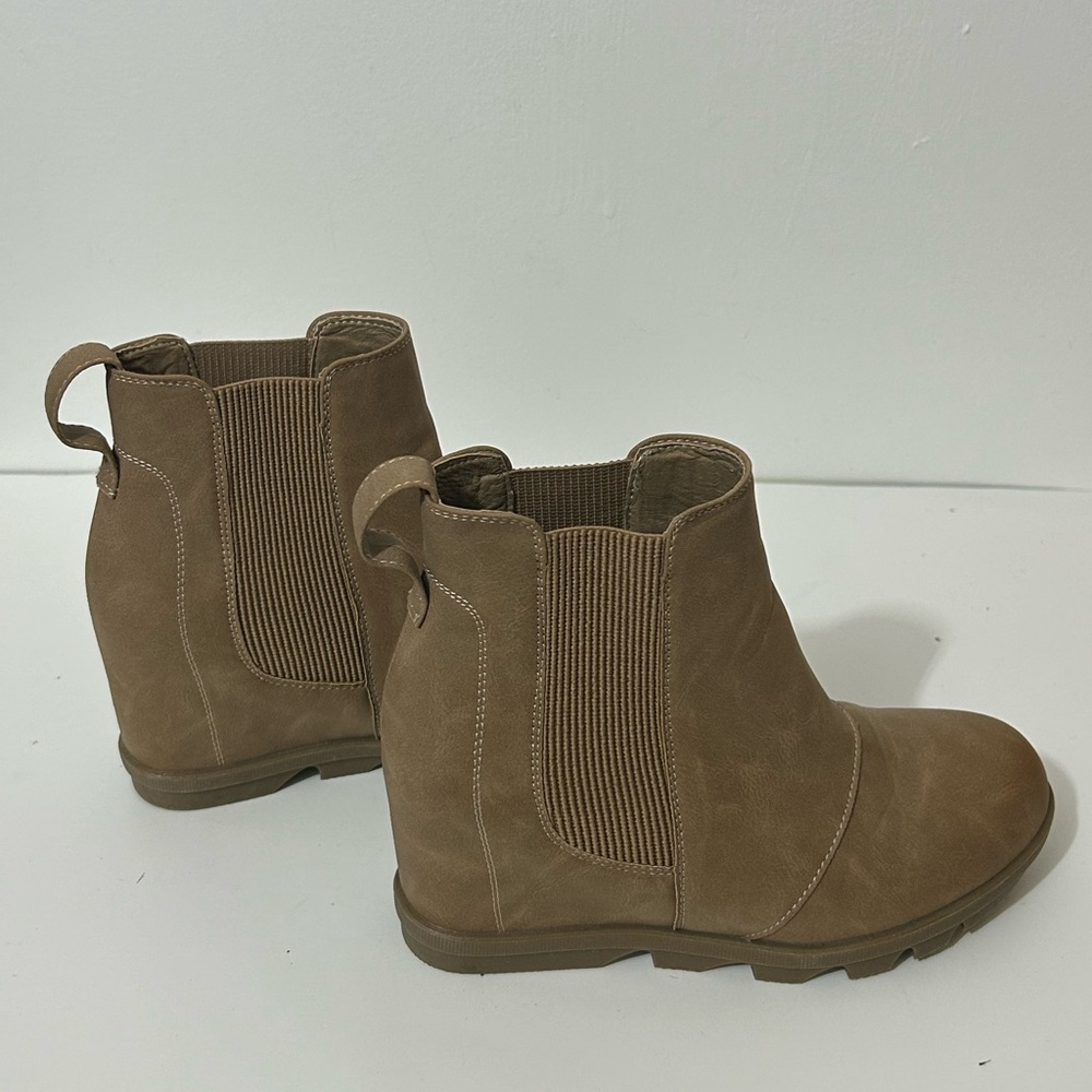 Athlefit Women's Wedge Booties
Khaki Size 7 with Heel
Comfortable Ankle Boots - Picture 5 of 8